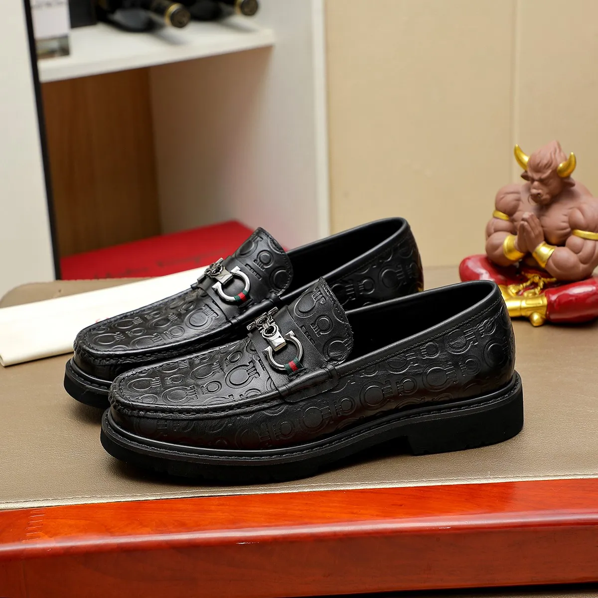 Men's shoes 💰500 Ferragamo [Ferragamo] top imported suit men's shoes 💯Original copy of the official website, product materials: selected imported embossed calfskin + luxury hardware buckle accessories ~ imported water-dyed cow 🐂 leather lining. Strong three-dimensional visual effect, original combination outsole, multiple colors available😘 Size: 38-44 (.45.46. Customized)